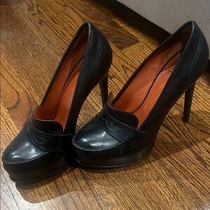 Pour La Victoire Black Leather Heels